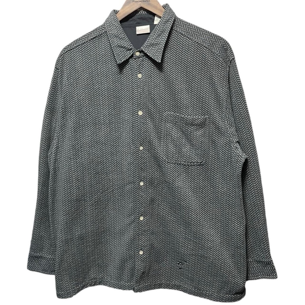 gray and black button up long sleeve front pocket patterned fleece flannel shirt